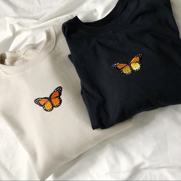 NEW Oversized Butterfly Sweatshirt - Picture 1 of 3